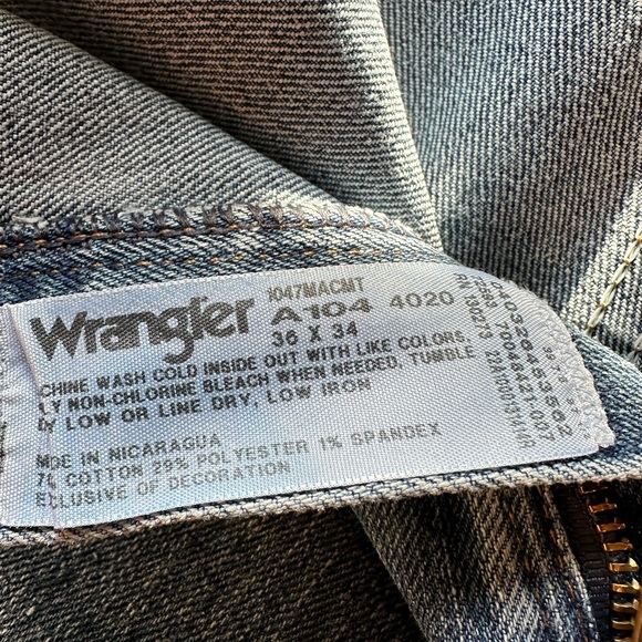 TWO pair of wrangler jeans - Picture 5 of 5